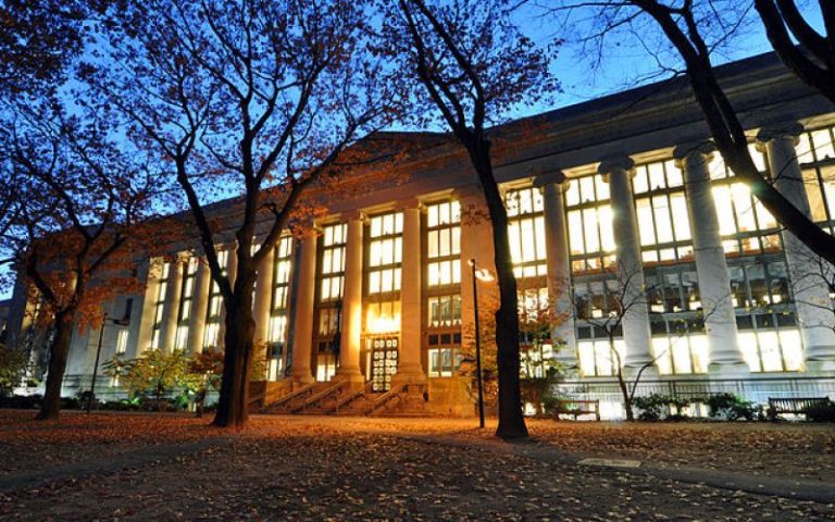 Harvard Law School receives gift to launch environmental law center and moot court institute