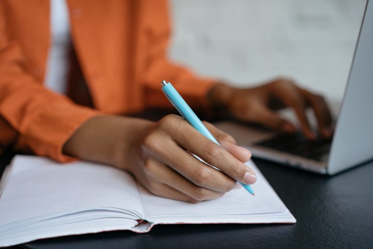 Studies say it best to take notes by hand