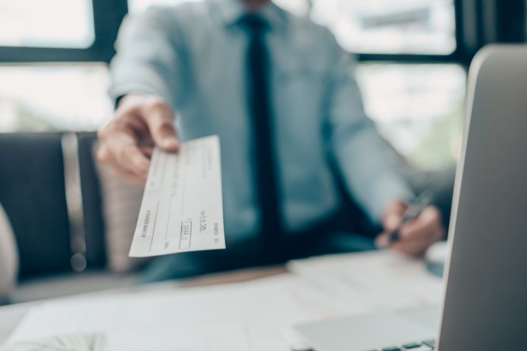 How much do entry level lawyers earn?