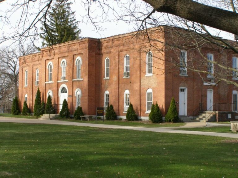 Valparaiso suspends admissions, will likely close