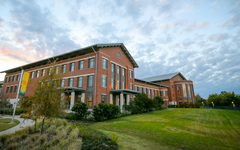 Baylor Law dean to step down, school out of ABA compliance for diversity