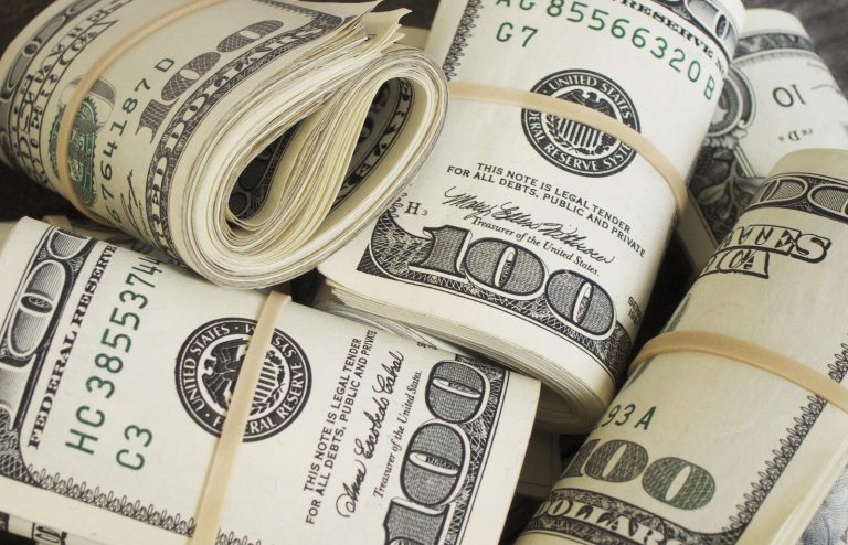 Entry-level law salaries rise at largest firms