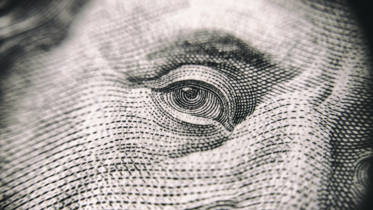 Higher pay, but fewer jobs at largest law firms