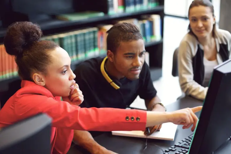 How to get legal experience before applying to law school