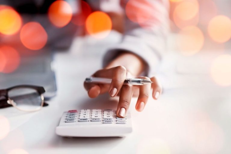Smart financial planning moves for incoming and returning law students